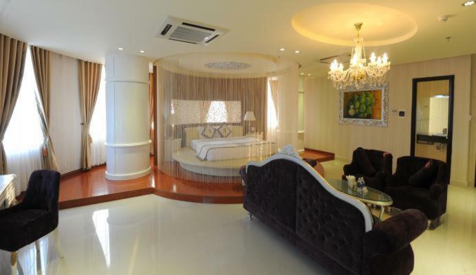 Viet Uc Hotel Ben Tre Exterior foto